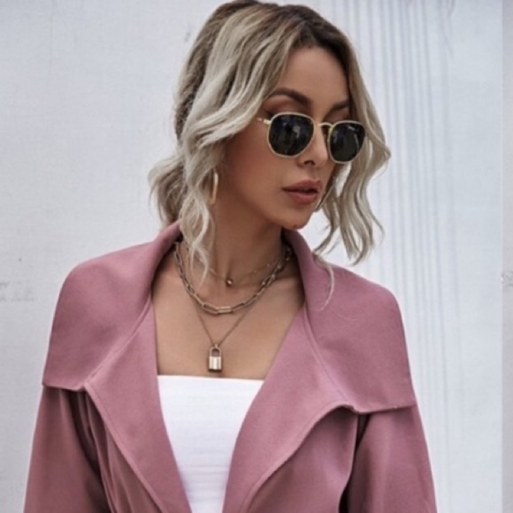 ⭐️ NWT Trench coat pink w/belt S